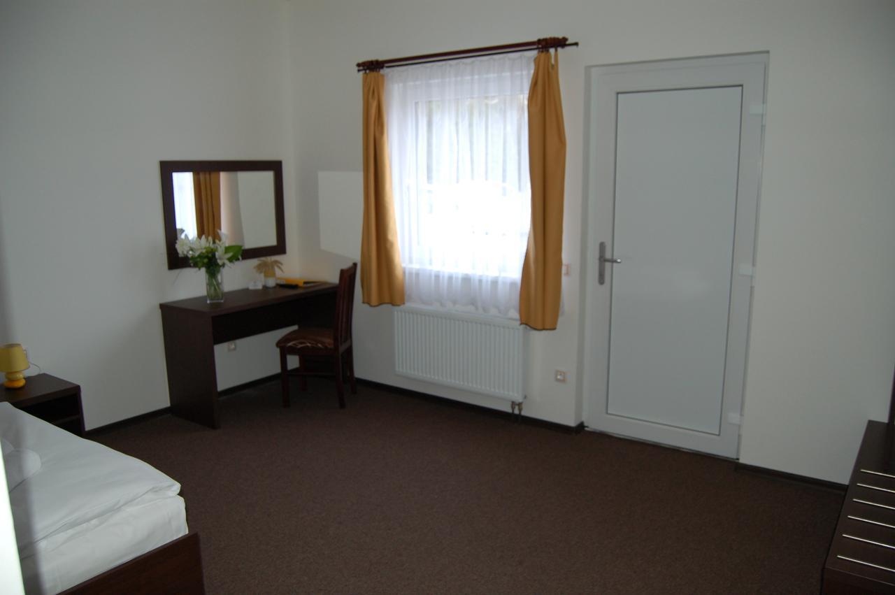 Hotel Na Farme Chotovice Room photo